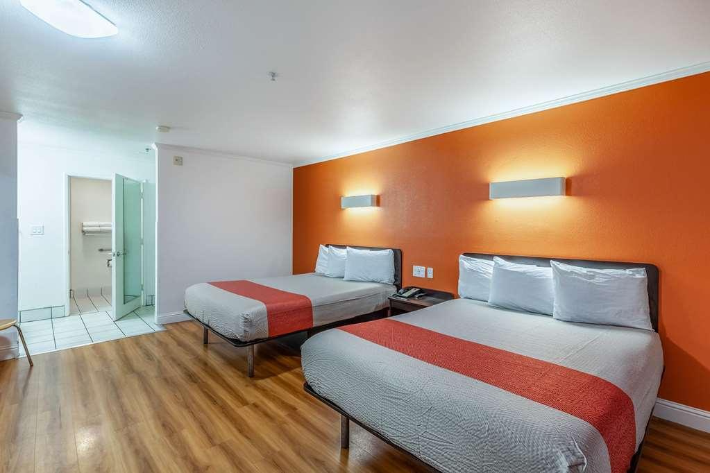 Motel 6-Lodi, Ca Bilik gambar