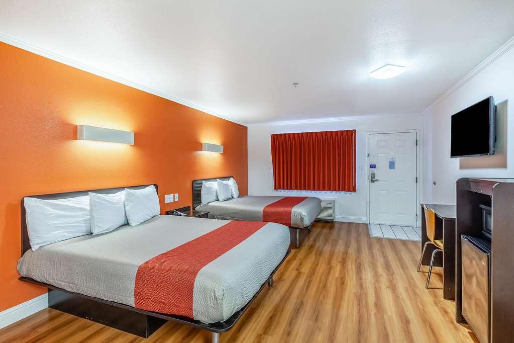 Motel 6-Lodi, Ca Bilik gambar