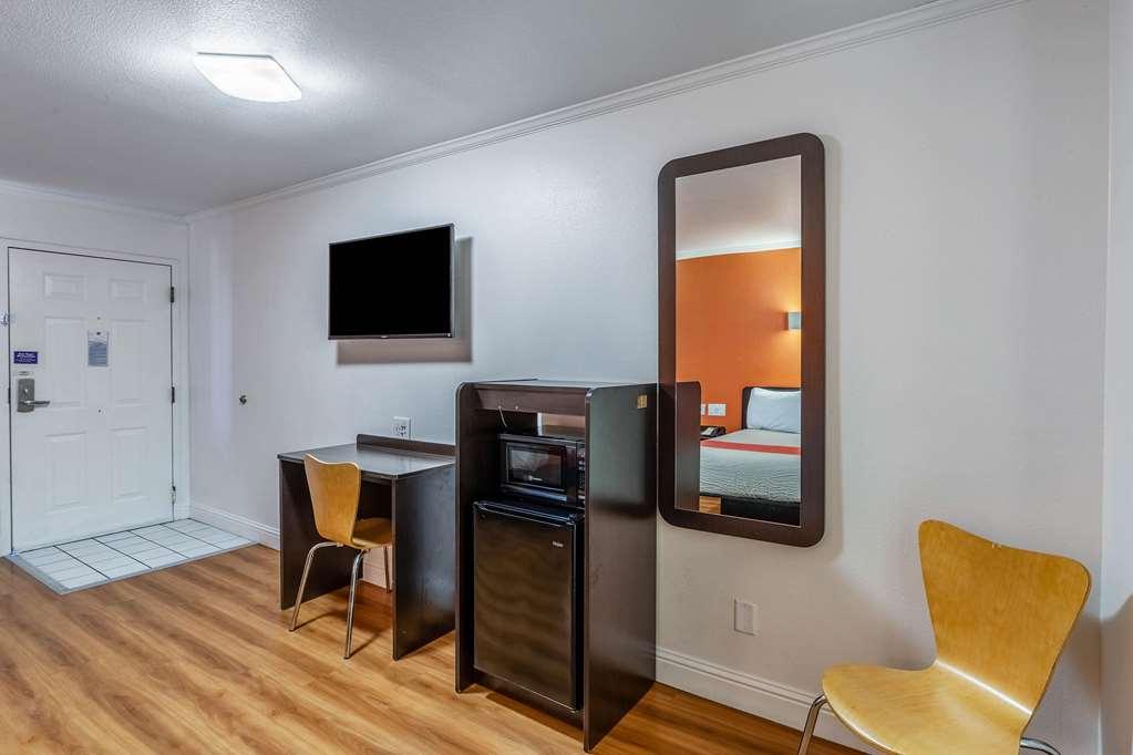 Motel 6-Lodi, Ca Bilik gambar