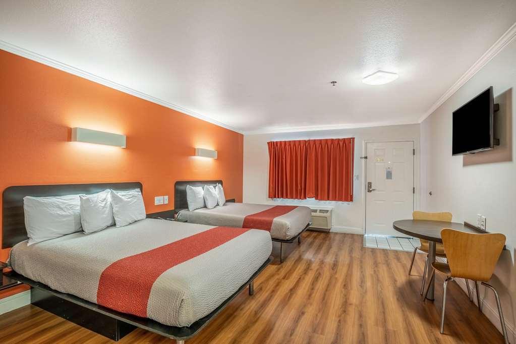Motel 6-Lodi, Ca Bilik gambar