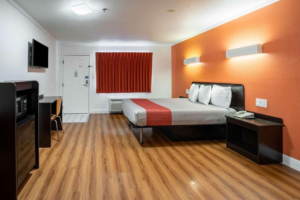 Motel 6-Lodi, Ca Bilik gambar